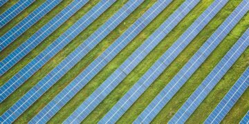 Using sophisticated materials and ultrafast laser spectroscopy, a research team led by Lund University in Sweden demonstrated how solar power can transform carbon dioxide into fuel.