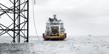 Oil sector pays more than clean energy jobs, and that’s problem