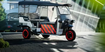 An unexpected novelty from Audi is a battery-powered tuk-tuk (an alternative name for an auto rickshaw) for India, whose design uses used batteries from Audi e-tron test electric vehicles, charged using stationary solar panels.