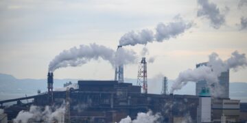 Swiss startup Climeworks AG has announced plans to build a direct carbon dioxide capture (DAC) plant in Iceland.