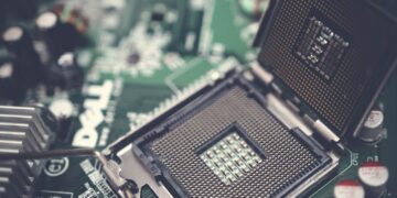 While the world is concerned about the issue of climate change and the green transition, the technology industry is already experiencing genuine difficulties with supplying rare earth metals such as nickel, palladium, and neon, without which the digital economy is unthinkable.