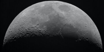 NASA to allocate $19.4 mln to three companies that will build vertical solar panels for the moon