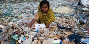 air pollution in Bangladesh is preventing this South Asian country from growing economically and is also responsible for the early death