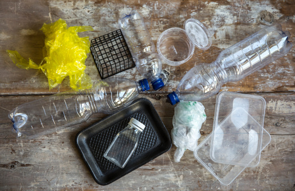 Many single-use plastic products to be banned in England